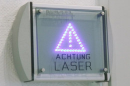 Laser-Warnschild